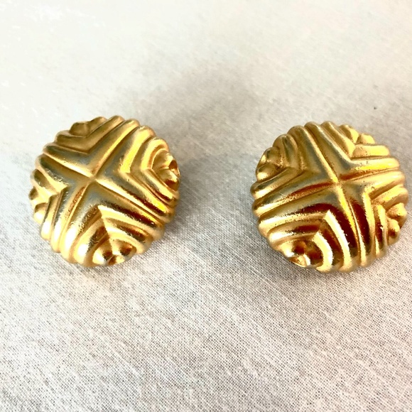 VINTAGE CLIP-ON EARRINGS - Picture 1 of 2
